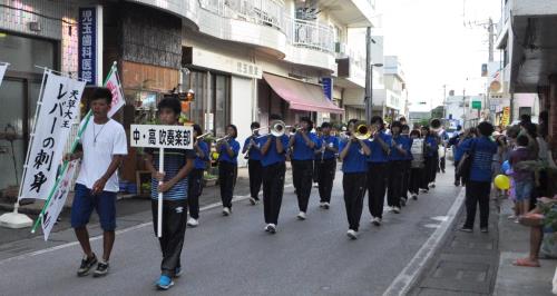 吹奏楽部のパレードの画像